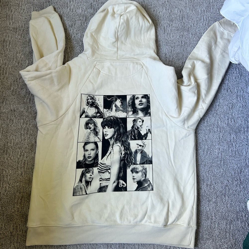 Eras Tour Hoodie, barely worn, 2xl